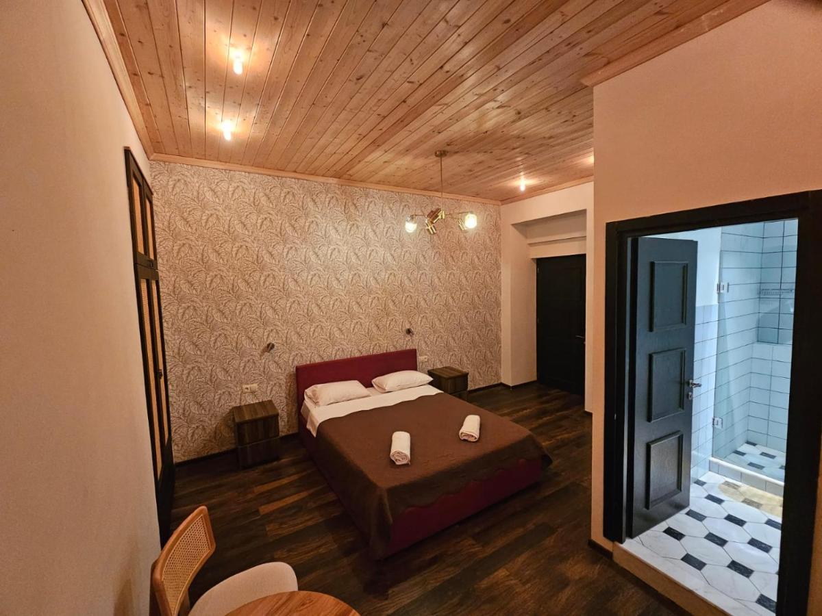 Local Hotel Tbilisi Exteriör bild