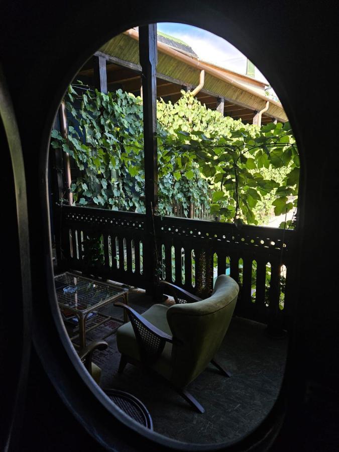 Local Hotel Tbilisi Exteriör bild