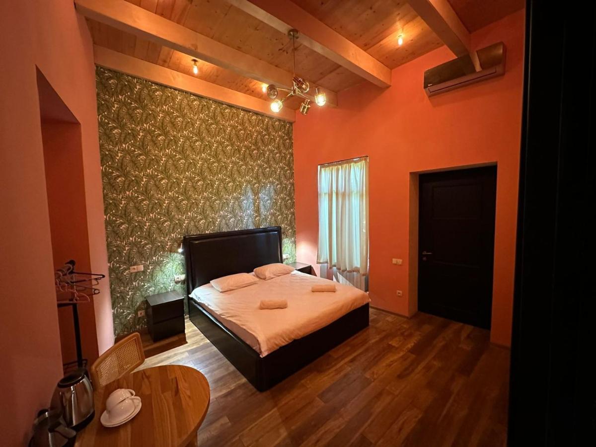 Local Hotel Tbilisi Exteriör bild