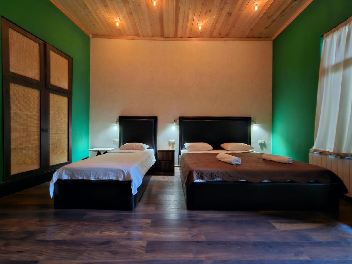 Local Hotel Tbilisi Exteriör bild
