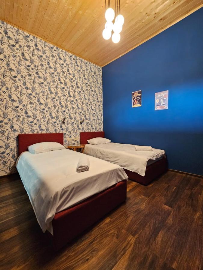 Local Hotel Tbilisi Exteriör bild